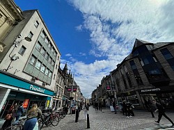 The shopping street in Invernsss/インバーネスの商店街